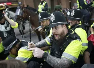 UK Faces Backlash as Public Anger Mounts Over Asylum Housing Crisis uk_asylum_protest4