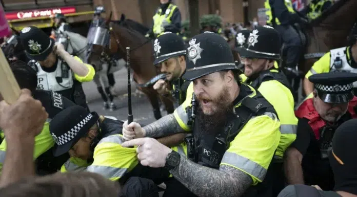 UK Faces Backlash as Public Anger Mounts Over Asylum Housing Crisis uk_asylum_protest4