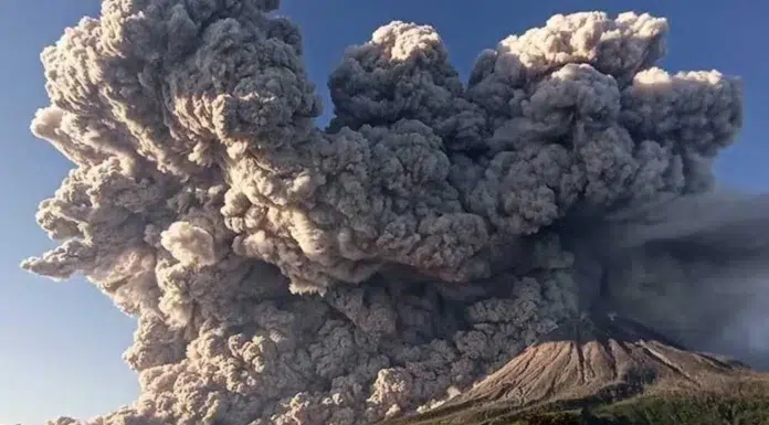 12,000-Year-Dormant Ethiopian Volcano Erupts, Triggering Regional Air Travel Chaos Hayli_volcano